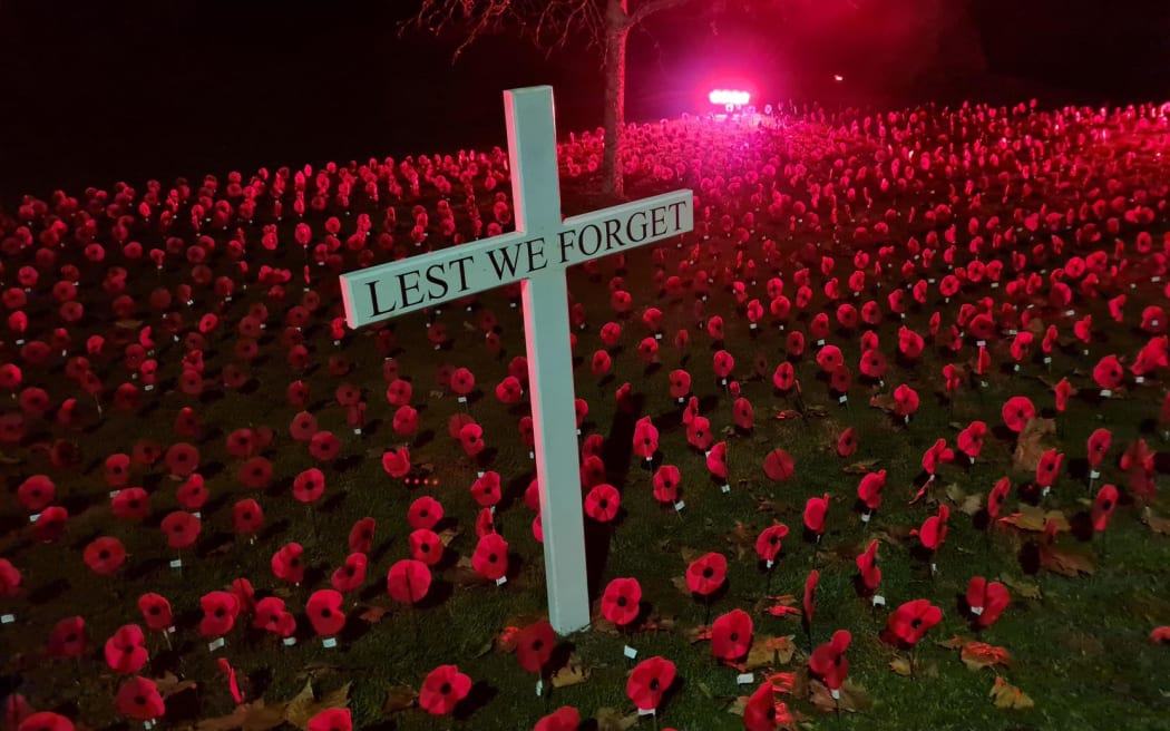 Se llevó a cabo un servicio al amanecer del Día de Anzac en Memorial Park en Hamilton.