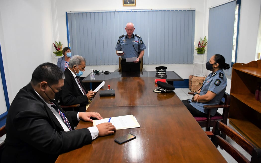 Tonga's new Police Commissioner, Australian Shane McLennan, has been sworn in by the country's Chief Magistrate Folau Lokotui.