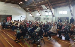 Nearly 100 midwives, parents, and politicians turned out to a Petone community hall to discuss the problems facing Hutt Valley DHB.