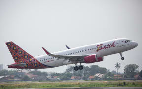 An Airbus A320 of the Batik Air takeoff at Soekarno-Hatta International Airport in Jakarta on 14 April 2023. State airport operator Angkasa Pura II (Persero) or AP II will operate Soekarno-Hatta Airport Runway 3 for 24 hours during the 2023 Eid homecoming or mudik traffic. Usually, Runway 3 is only used at critical hours. This policy is one of AP II's efforts to anticipate the buildup of passengers during the 2023 Lebaran homecoming and returning home at Soekarno-Hatta Airport. This is because AP II estimates that aircraft movements will increase by 33 percent to 1,271 flights. The peak of the homecoming flow at Soekarno-Hatta Airport is predicted to occur on H-3 to H-1 Eid or April 19-21 2023. Approximately 174,000 passengers will be packed with Soekarno-Hatta Airport, an increase of 39 percent compared to last year. (Photo by Afriadi Hikmal/NurPhoto) (Photo by Afriadi Hikmal / NurPhoto / NurPhoto via AFP)