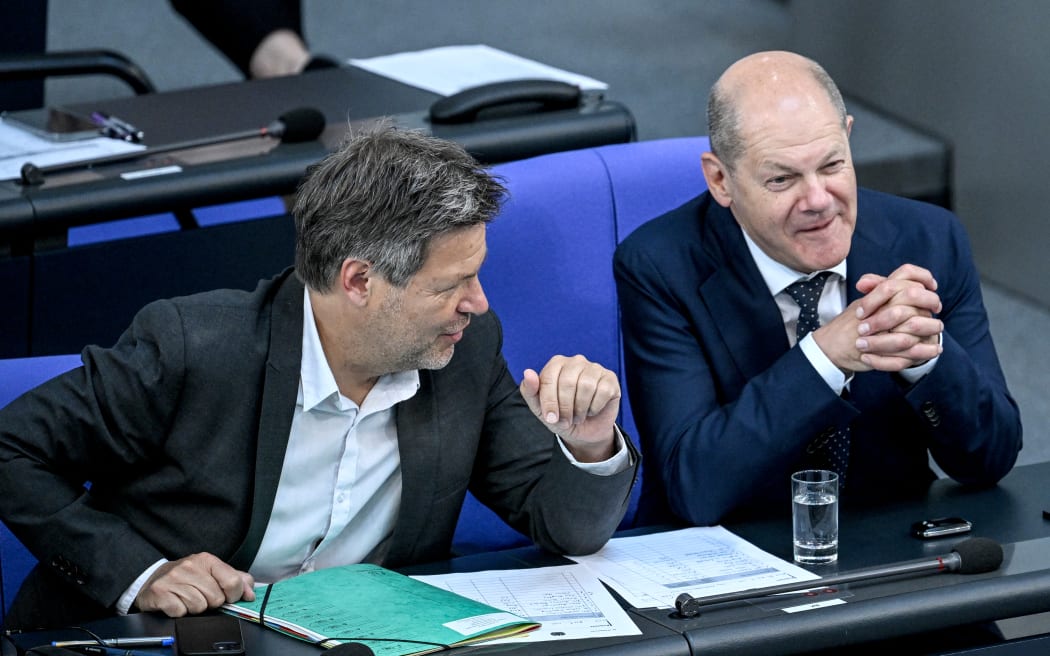 Robert Habeck, Vice Chancellor and Federal Minister for Economic Affairs and Climate Protection, and Chancellor Olaf Scholz.