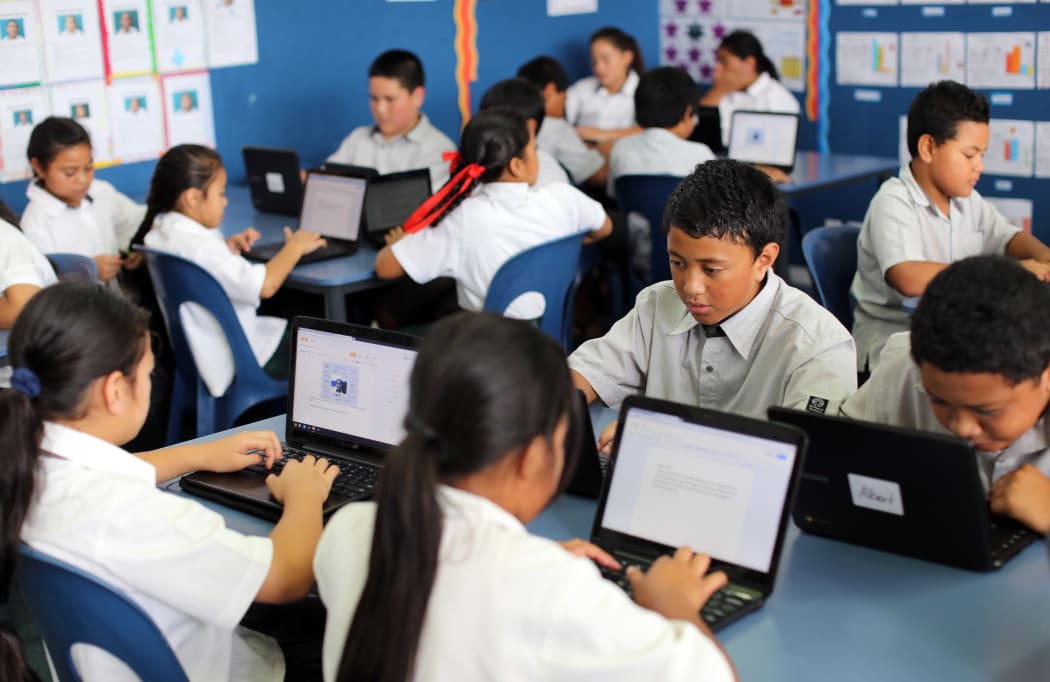 Children at a Manaiakalani (Hook of Heaven) school engaged in their digital learning.
