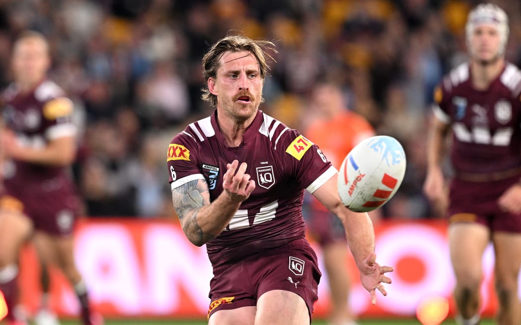 BRISBANE, AUSTRALIA - MAY 28: Cameron Munster of the Maroons passes the ball during game one of the Men’s State of Origin series between Queensland Maroons and New South Wales Blues at Suncorp Stadium on May 28, 2025 in Brisbane, Australia. (Photo by Bradley Kanaris/Getty Images)