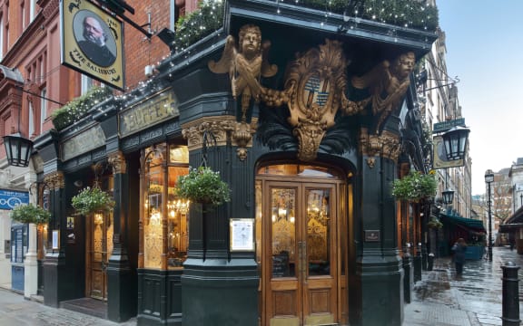 The Salisbury, a traditional Victorian public house, built 1899, at 9193 St Martin's Lane, Covent Garden, London, England, UK.