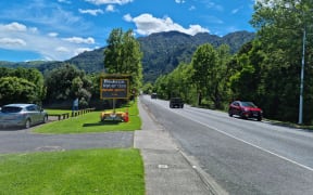 A sign asking Te Aroha residents to reduce water use. The main water restrictions are over but the Council is still asking people to conserve water if they can.