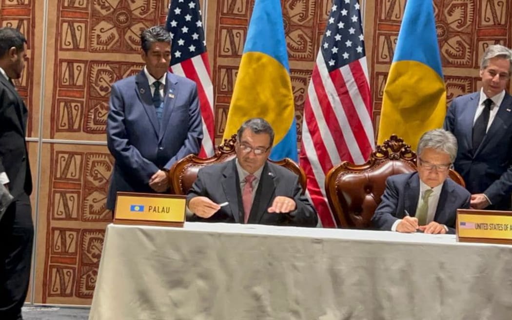 Palau Chief Compact Negotiator and Finance Minister Kaleb Udui Jr and US Special Envoy Joseph Yun sign the agreement watched on by Palau President Surangel Whipps Jr and US Secretary of State Antony Blinken.