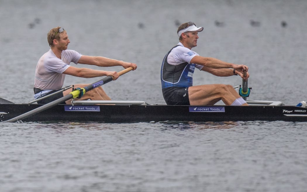 Hamish Bond (L) and Mahe Drysdale training 2019.
