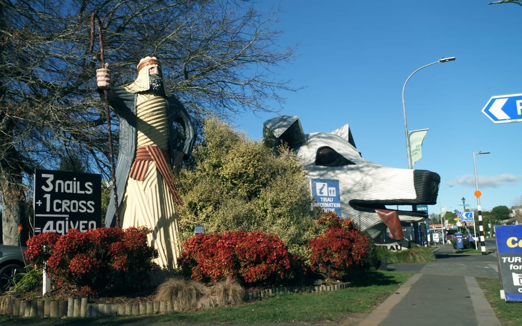 Tīrau is known for its landmark corrugated iron buildings and signs, which are favourites for travellers to take photos with.