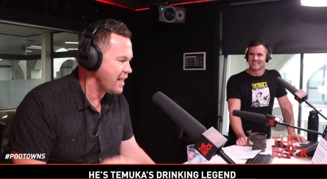 A Poo Towns of NZ segment on Temuka being performed live.