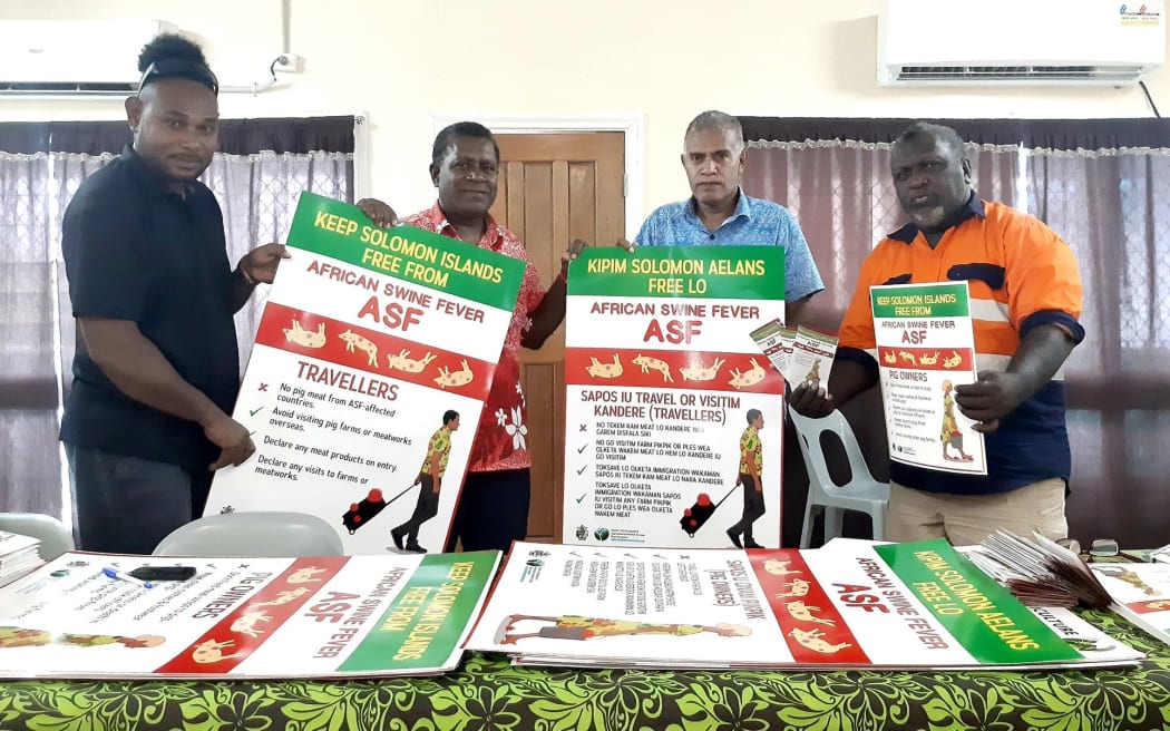 Standing from right to left: Barnabas Keqa (Director of Livestock Division, Solomon Islands Ministry of Agriculture and Livestock), Michael Ho’ota (Under Secretary Technical Services), Peter Ramohia (Sols PHAMA Plus) and Abel Balbo (Wakaman Inc.)