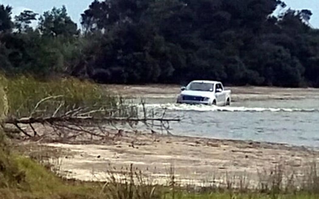 A 4WD being washed in the lake Waiporohita.
