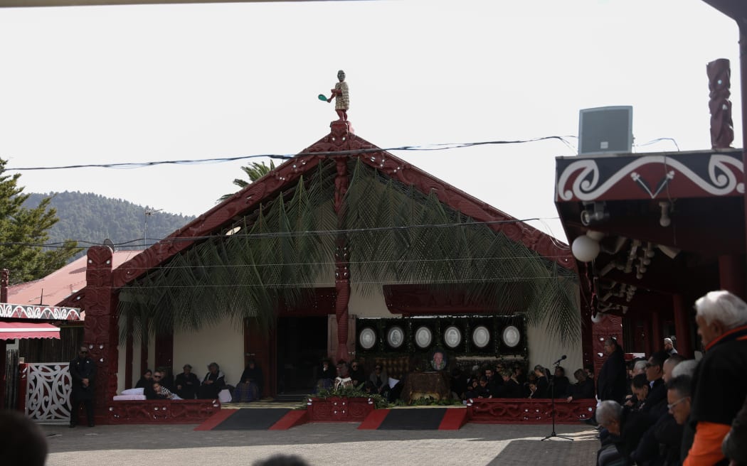Kiingi Tuheitia lies beneath the mahau of the whare tupuna Maahinaarangi on the first day of the tangihanga.
