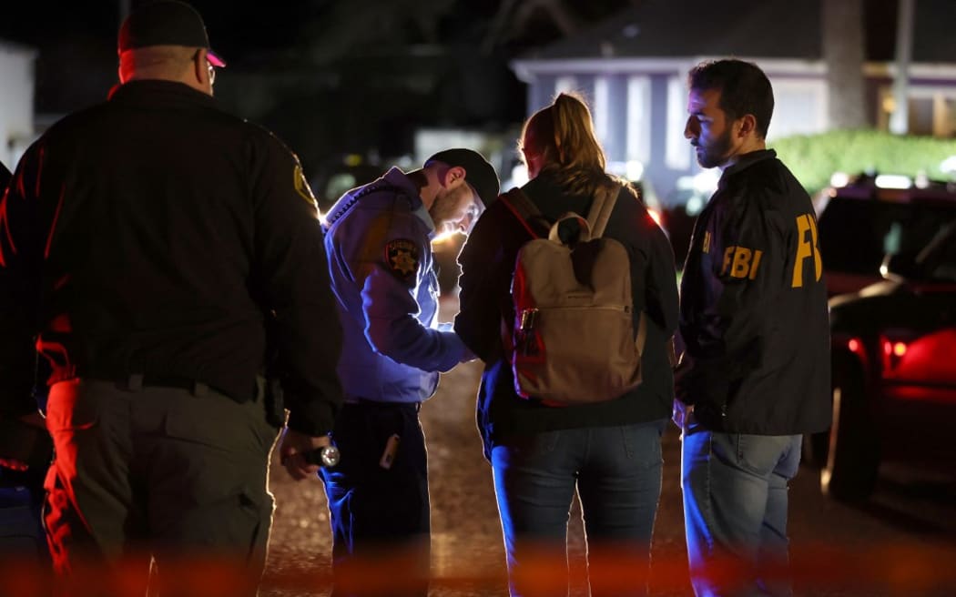 HALF MOON BAY, CALIFORNIA - JANUARY 23: A San Mateo County sheriff deputy checks in FBI agents as they arrive at the scene of a shooting on January 23, 2023 in Half Moon Bay, California. Seven people were killed at two separate farm locations that were only a few miles apart in Half Moon Bay on Monday afternoon. The suspect, Chunli Zhao, was taken into custody a few hours later without incident.   Justin Sullivan/Getty Images/AFP (Photo by JUSTIN SULLIVAN / GETTY IMAGES NORTH AMERICA / Getty Images via AFP)