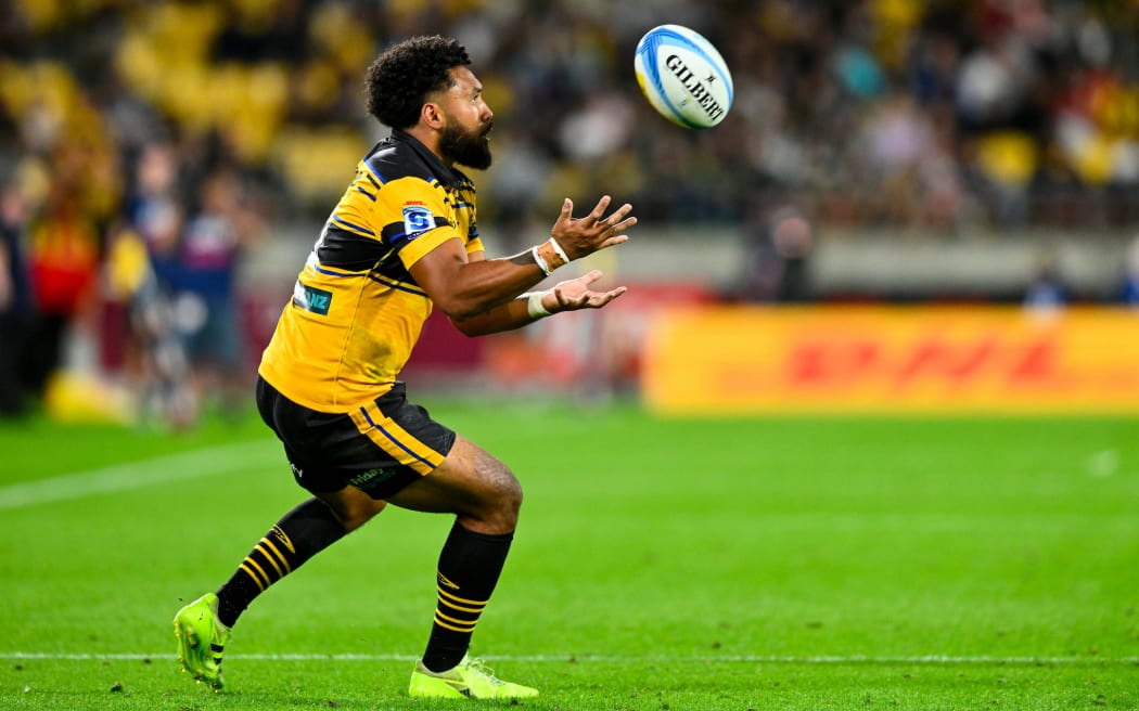 Fehi Fineanganofo of the Hurricanes catches cross field kick. Super Rugby Pacific - Hurricanes v Moana Pasifika at Sky Stadium, Wellington, New Zealand on February 20, 2026. Mandatory credit: Elias Rodriguez / www.photosport.nz
