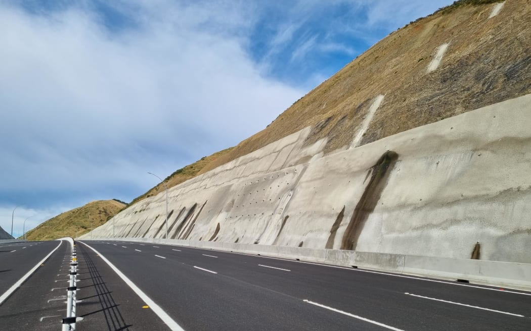The Wainui Saddle at the northern end of Transmission Gully motorway is 253m above sea level.