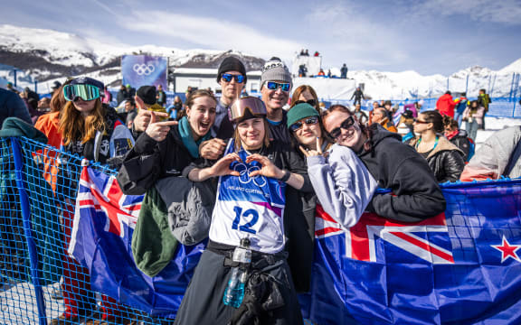 Mischa Thomas hugs her family after placing 8th in the Women's Freeski Halfpipe Final at the 2026 Winter Olympics.