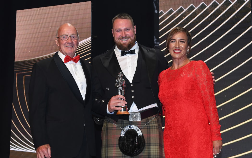 2018 Sportsman of the year Tom Walsh with presenters Dick Tayler and former Black Ferns world cup winning captain Farah Palmer.