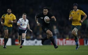 Ma'a Nonu runs to score his team's second try during the final match of the 2015 Rugby World Cup between New Zealand and Australia.