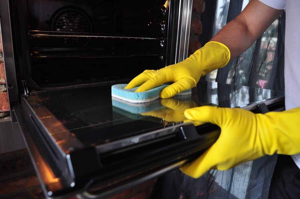 cleaning an oven