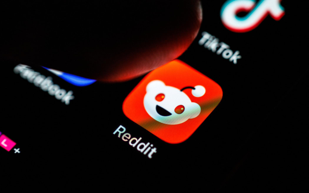 02 September 2025, Lower Saxony, Norden: The logo of the Reddit app can be seen on the display of a smartphone on September 2, 2025, while an index finger approaches the application's icon. Reddit is a social news platform and forum that consists of topic-specific communities known as "subreddits". Users can post links, texts, images and videos and discuss them in the respective subreddits. (social network, social media, symbol image, symbol photo, illustration, symbolic photo, illustrative photo, theme image, general image, theme photo) Photo: Matthias Balk/dpa (Photo by MATTHIAS BALK / dpa Picture-Alliance via AFP)