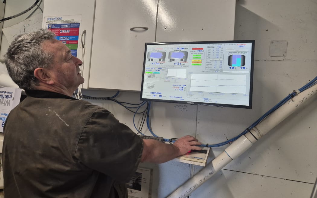 Brett's experience off-farm has been instrumental for today's operations and helping automate many of the jobs on-farm.