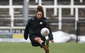 Brooke Nunn of London Bees during the pre-match warm-up  during FA Women's Championship between Crystal Palace Women and London Bees Women at Hayes Lane Stadium , Bromley, UK on 14th January 2021
(Photo by Action Foto Sport/NurPhoto) (Photo by Action Foto Sport / NurPhoto via AFP)