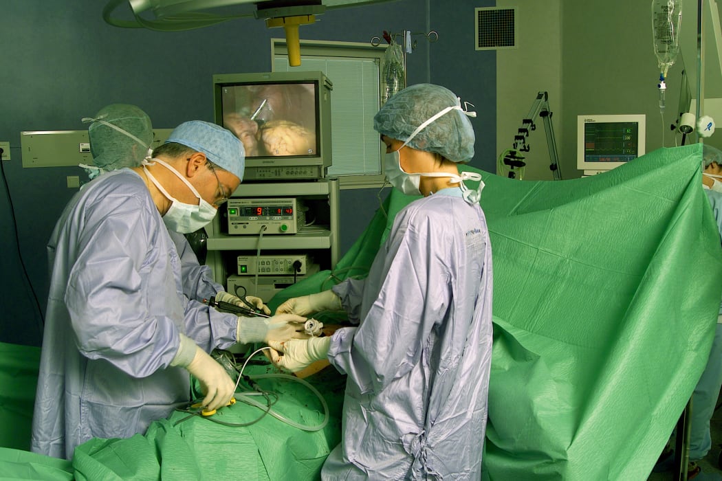 OBESITY GASTRIC BAND 
Chatellerault Hospital. Coelioscopic surgery. Placement of gastric ring.