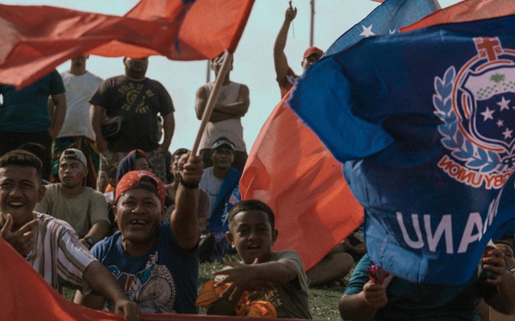 Manu Samoa fans at Apia Park