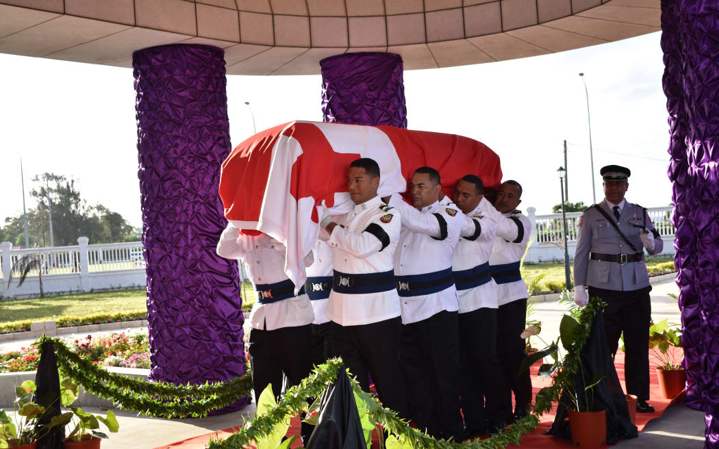 'Akilisi Pohiva is carried into the St George Govt Building