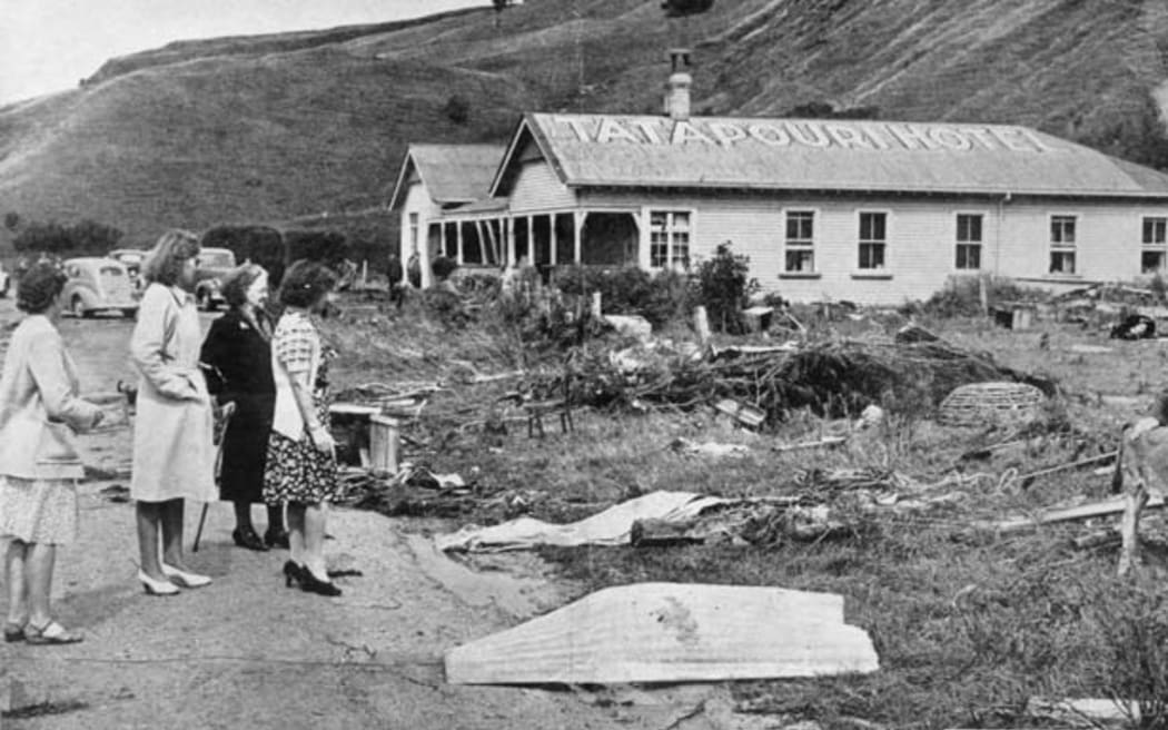 The 1947 March tsunami flooded the Tatapōuri Hotel.