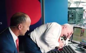 Ian Smith feels the strain with Nasser Hussein.