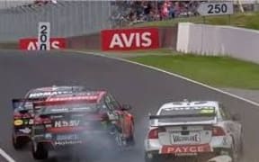 Scott Mclaughlin tangles with Jamie Whincup in Bathurst 2016