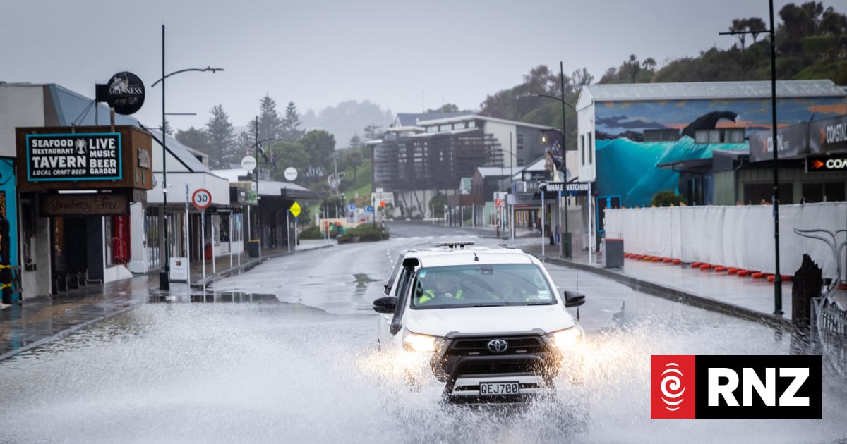 Weather live: Motorists warned against driving to Kaikōura, with no safe routes