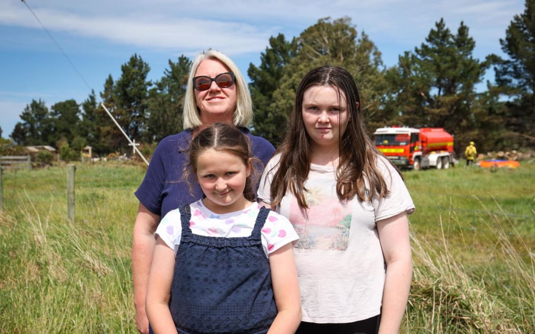 Reneé Davis with daughters Eilish (L) and Braith (R).