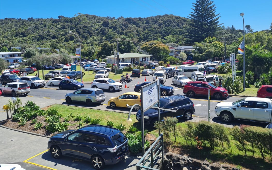 Record crowds at Waitangi causing traffic jams.
