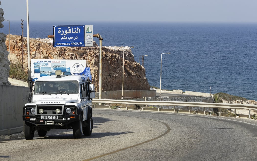 A United Nations peacekeeping force (UNIFIL) vehicle drives on the coastal road to Naqura, the southernmost Lebanese town by the border with Israel, on Octobre 3, 2022. - Israel on Octobre 2 praised a US proposal to resolve the country's maritime border dispute with Lebanon, building further momentum towards an agreement between two nations still technically at war. (Photo by MAHMOUD ZAYYAT / AFP)