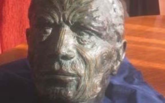 A bronze carving of Tūkāroto Matutaera Pōtatau Te Wherowhero Tāwhiao