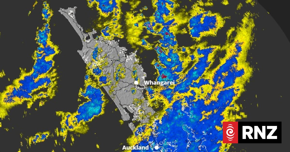 Weather: Ferries cancelled amid significant swells, heavy rain warnings for Coromandel, Bay of Plenty
