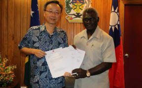 Taiwanese ambassador Roger Luo with Solomons prime minister Manasseh Sogavare.
