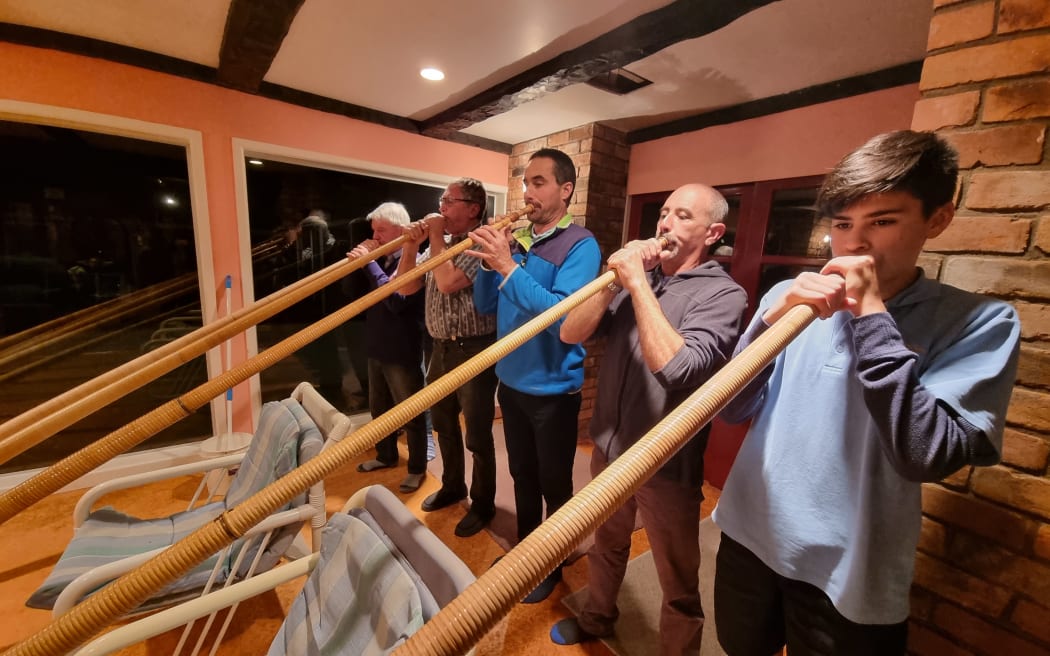 Members of the Taranaki Swiss Club play alphorns.