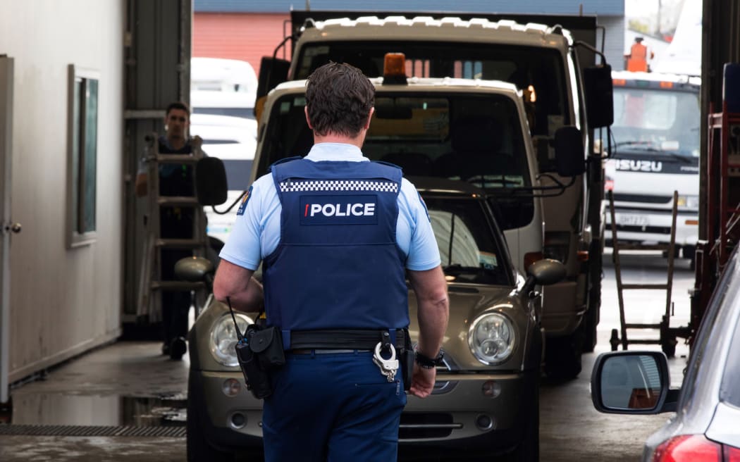 Man barricades himself in shop and says he has gun