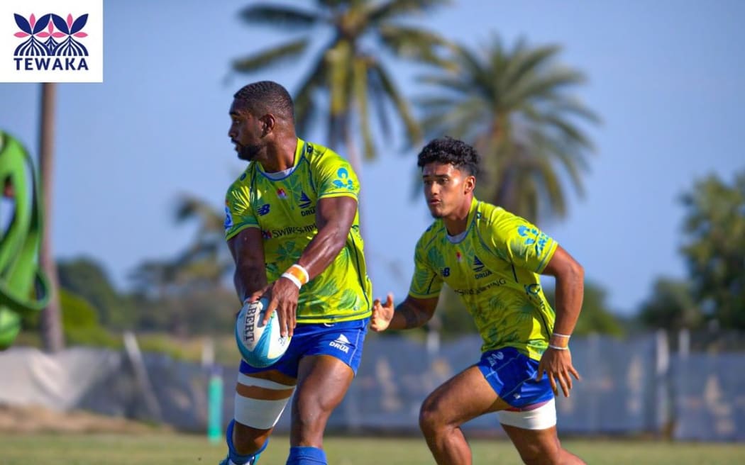 Kemu Valetini and Isaiah Washington-Ravula train with the Drua team in preparation for the Blues quarterfinals. Photo: Drua Fiji