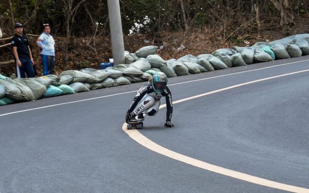 Elissa Mah racing at the Downhill Skateboarding World Championships.