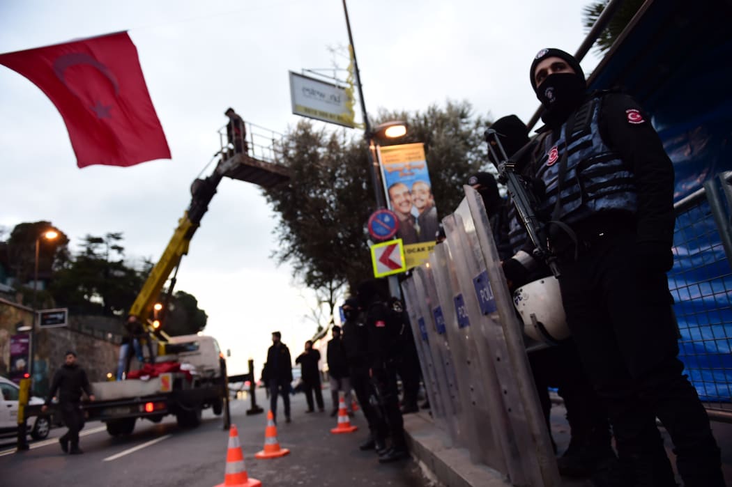 A policeman stands guard in front oof the Reina nightclub on January 1, 2017 in Istanbul, after a gunman killed 39 people, including many foreigners, in a rampage at the upmarket nightclub in Istanbul, January 1, 2017