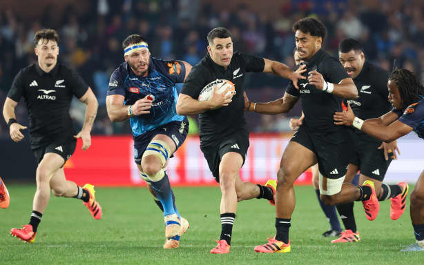 Josh Moorby makes a break against the Bulls.