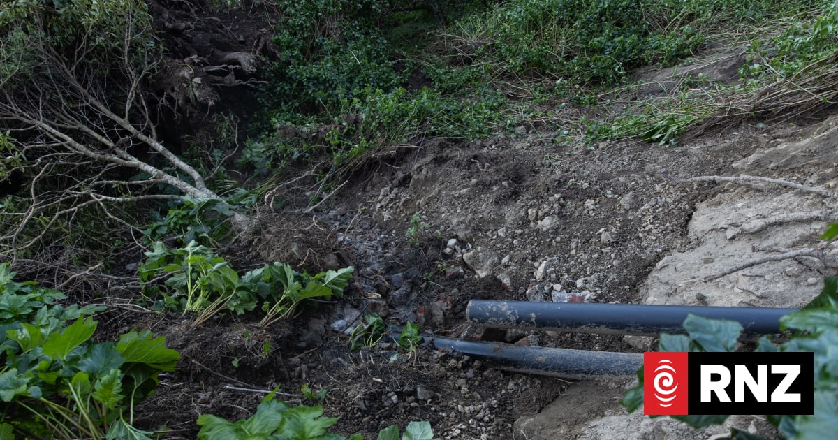 Lyall Bay landslip damages wastewater pipe