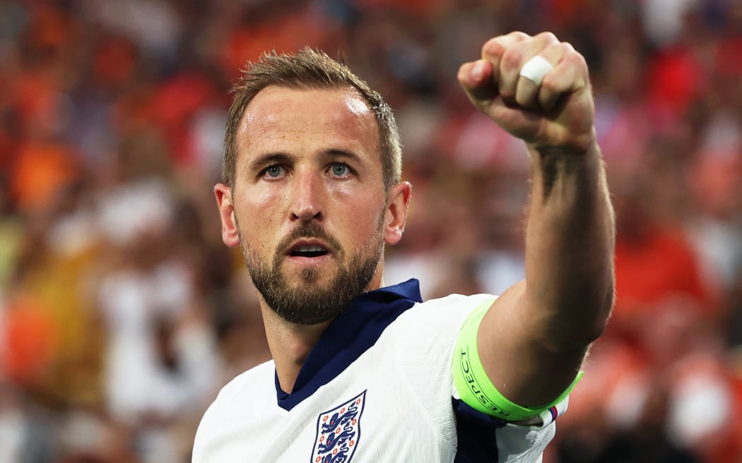 dpatop - 10 July 2024, North Rhine-Westphalia, Dortmund: Soccer, UEFA Euro 2024, European Championship, Netherlands - England, Final round, Semi-final, Dortmund stadium, England's Harry Kane celebrates his penalty goal to make it 1-1. Photo: Friso Gentsch/dpa (Photo by FRISO GENTSCH / DPA / dpa Picture-Alliance via AFP)