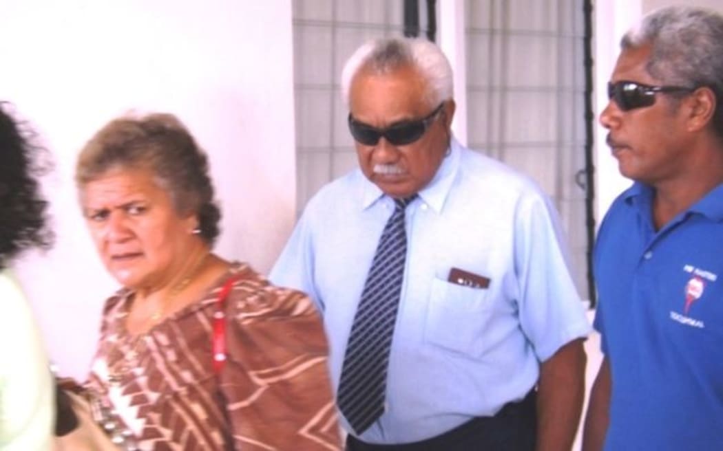 Le Mamea Emosi Puni with family at court in Samoa, 2014.