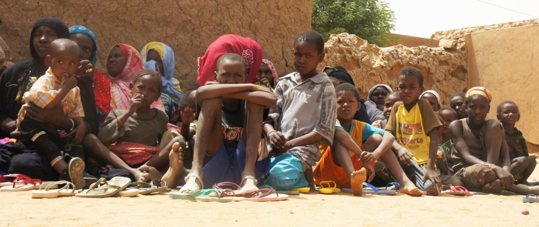 Displaced women and children in Mali