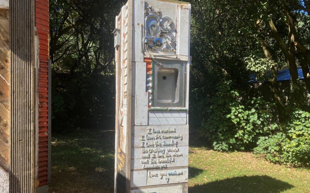A sculpture commemorating the devastation of January 2023 storms on the Muriwai community has been installed on the intersection between Motutara Road and Waitea Road.